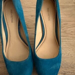 Pour La Victoire Teal Suede Heels